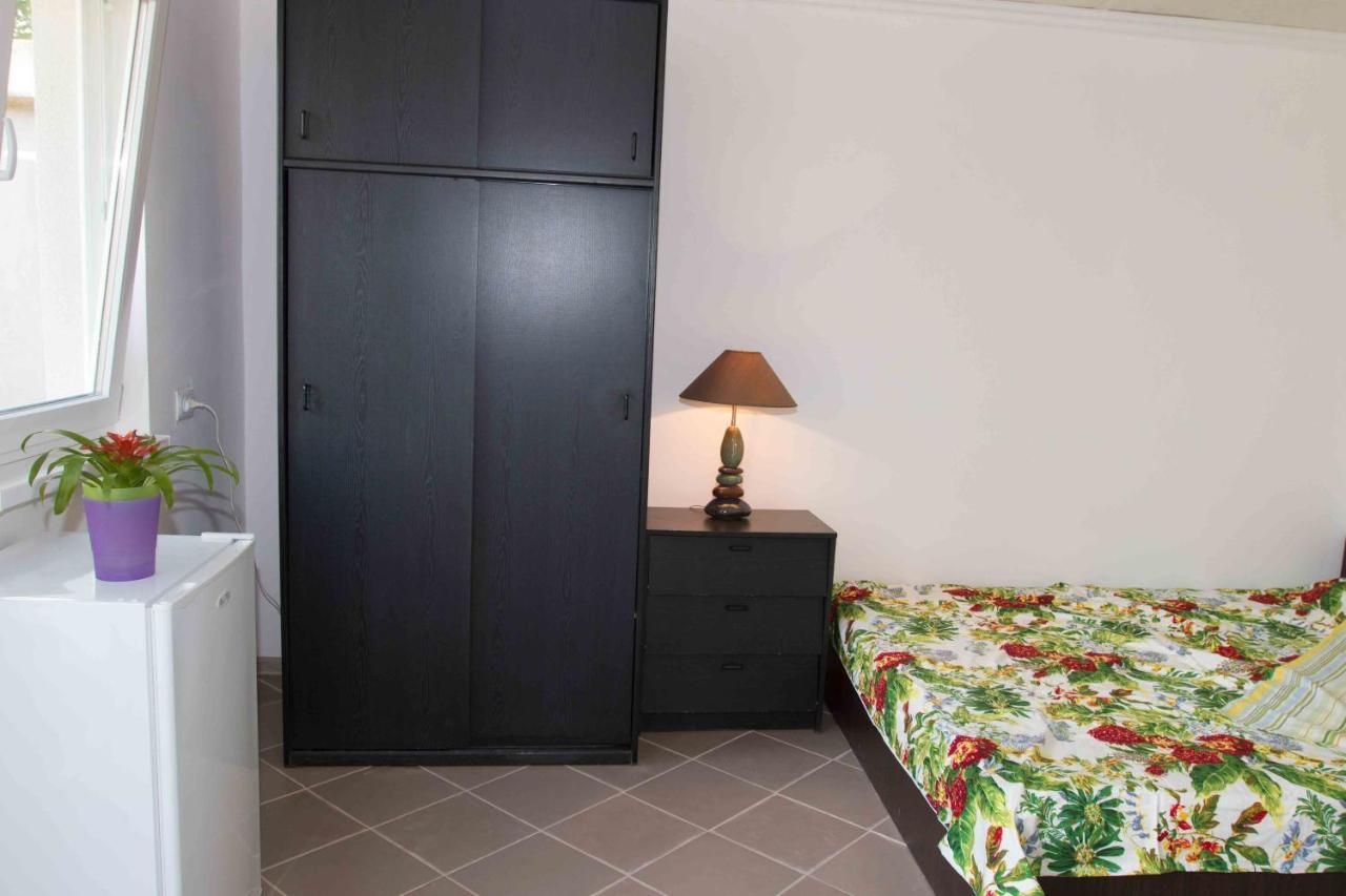 Ekonom-Domik Hotel Odessa Esterno foto