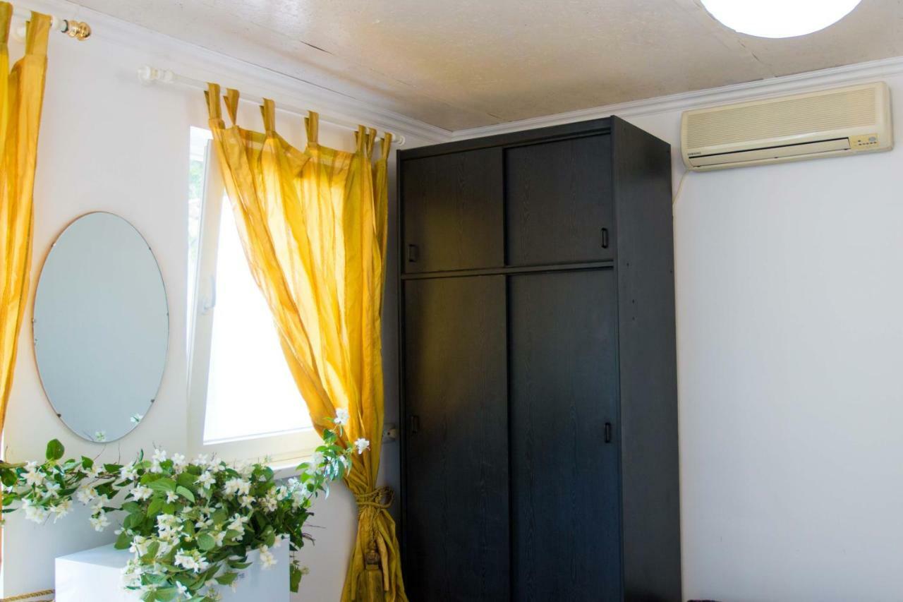 Ekonom-Domik Hotel Odessa Esterno foto